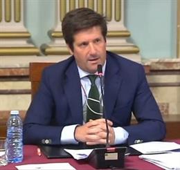 Guillermo García de Longoria, portavoz de Cs en el Ayuntamiento de Huelva, en el pleno municipal de este miércoles.