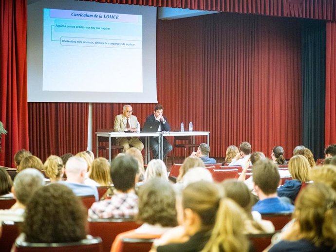 Un total de 600 docentes participan en los encuentros con el Gobierno riojano en torno a los nuevos currículos