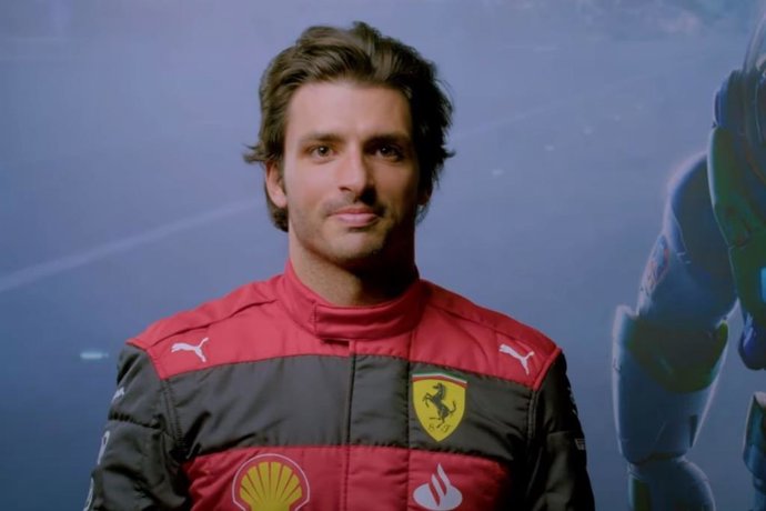 El piloto de Ferrari Carlos Sainz pondrá voz a un personaje de Lightyear, el spin off de Toy Story