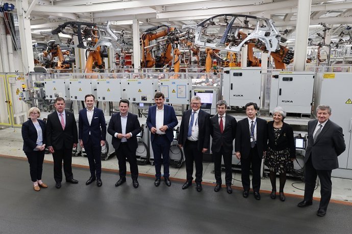 Los ministros de Trabajo y Asuntos Sociales del G7 en la planta de Volkswagen en Wolfsburgo