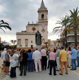 Encuentro entre las asociaciones de vecinos de San Pedro y San Sebastián en la céntrica plaza onubense.