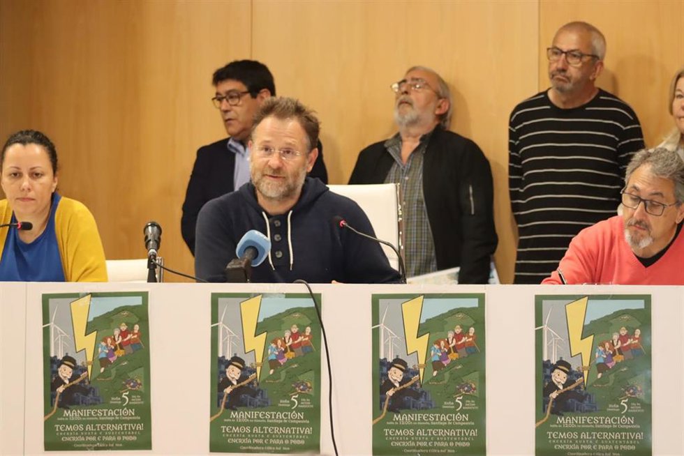 Rueda de prensa de la Coordinadora Eólicos Así Non en Santiago.
