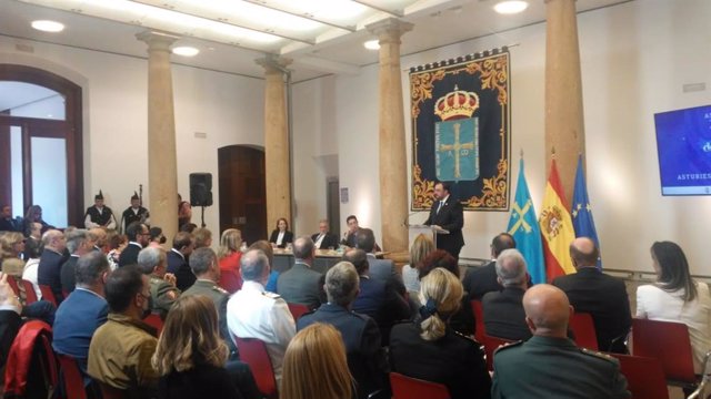 El presidente del Principado, Adrián Barbón, durante el acto institucional por el 25 de mayo.