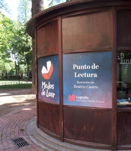 Archivo - Punto de Lectura de 'La Pajarera' en el Parque del Carmen de Logroño.