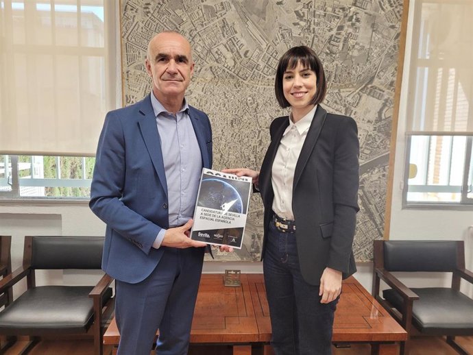 Archivo - El alcalde de Sevilla, Antonio Muñoz, y la ministra de Ciencia, Diana Dorant.