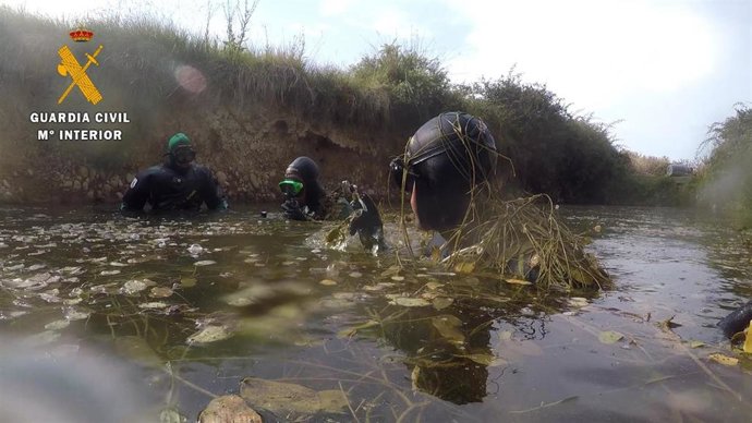 Agentes de GEAS de la Guardia Civil participan en la búsqueda de Javier Ovejas, desaparecido en Entrena en julio de 2021