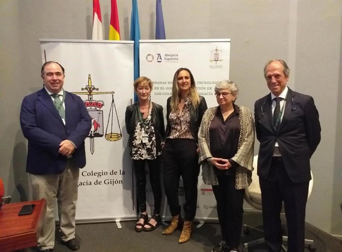 Inauguración de las V Jornadas sobre nuevas tecnologías en el Gobierno y gestión de los Colegios de la Abogacía, celebradas en el recinto ferial gijonés 'Luis Adaro'