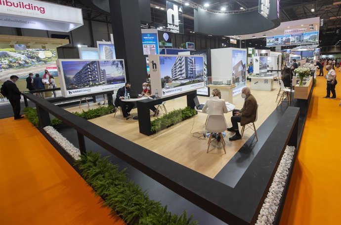 Archivo - Uno de los 'stands' que integran el Salón Inmobiliario de Madrid (SIMA)