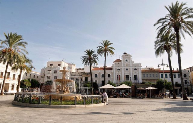 Archivo - Plaza de España de Mérida