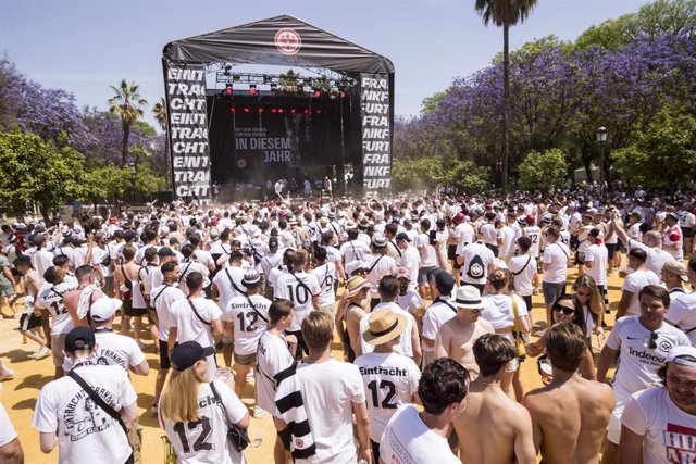 Fan zone montada con motivo de la final de la UEFA en Sevilla.