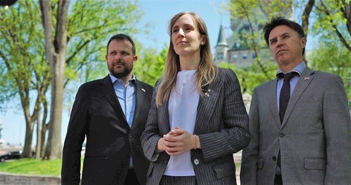 La consellera Victria Alsina amb el secretari Gerard Figueras i el delegat del Govern Isidre Sala durant el seu viatge al Quebec