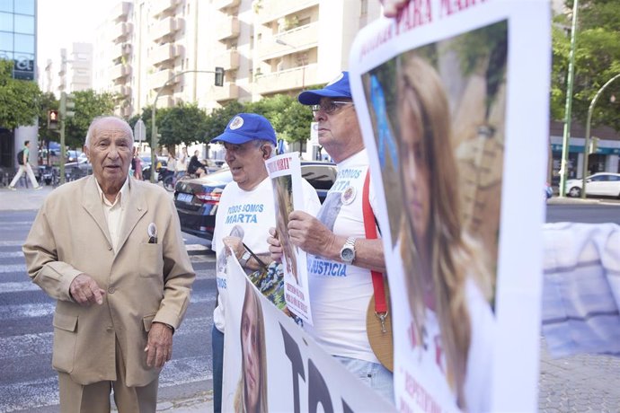 José Antonio Casanueva, abuelo de Marta del Castillo durante la primera sesión del juicio contra el joven Francisco Javier García, conocido como 'El Cuco', y contra su madre por presunto delito de falso testimonio.