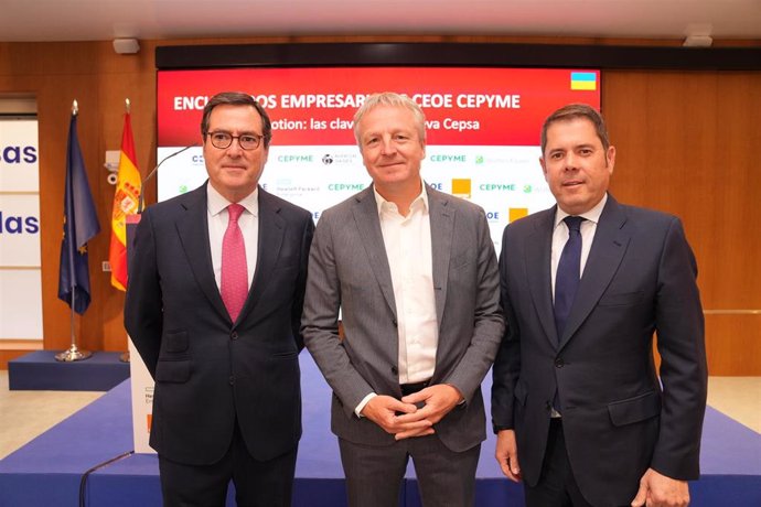 De izda a dcha: el presidente de la CEOE, Antonio Garamendi; el CEO de Cepsa, Maarten Wetselaar; y el presidente de Cepyme, Gerardo Cuerva
