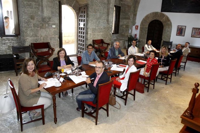 La presidenta del Govern, Francina Armengol, con el resto de consellers en la reunión de este jueves.