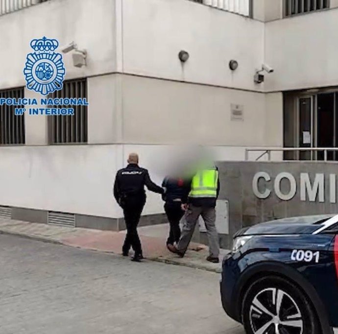 Detención del atracador que asaltó una sala de juegos en Coria del Río a punta de pistola.