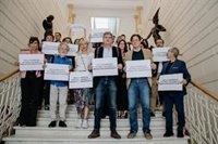 Profesionales del cine y la TV como Almodóvar, Bollaín, Resines o Colomo firman manifiesto contra la Ley Audiovisual