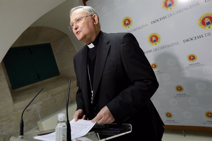 Archivo - Foto de archivo del obispo de la Diócesis de Cartagena, José Manuel Lorca Planes, en rueda de prensa el 12 de marzo de 2020 en el Palacio Episcopal, Plaza Cardenal Belluga de Murcia