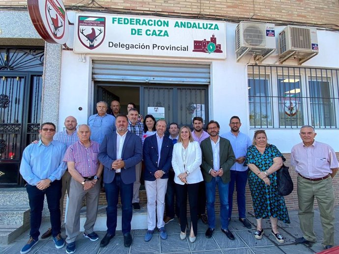 La Candidata Número Uno Del Partido Popular Al Parlamento Andaluz Por La Provincia De Granada, Marifrán Carazo En Un Encuentro Con La Delegación Provincial De La Federación Andaluza De Caza En Santa Fe (Granada)