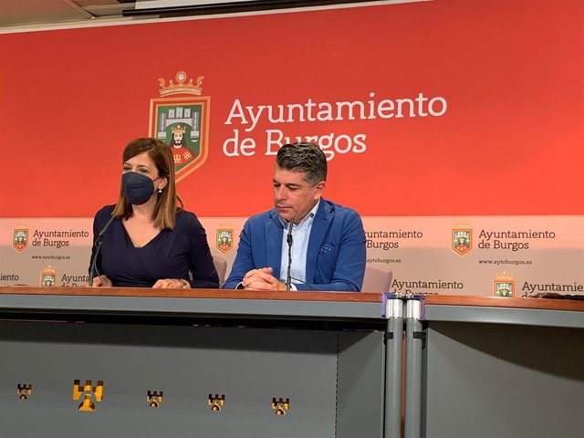 Los portavoces del equipo de Gobierno del Ayuntamiento de Burgos Nuria Barrio y Vicente Marañón.