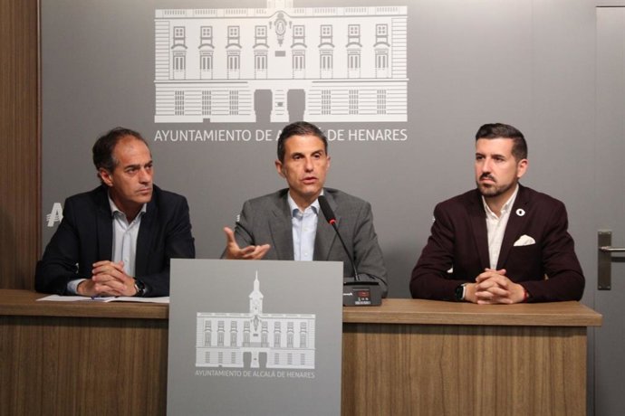 Miguel Ángel Lezcano, Javier Rodríguez Palacios y Miguel Castillejos anuncian en Alcalá las subvenciones otorgadas por el Ministerio de Política Territorial para transformación digital.