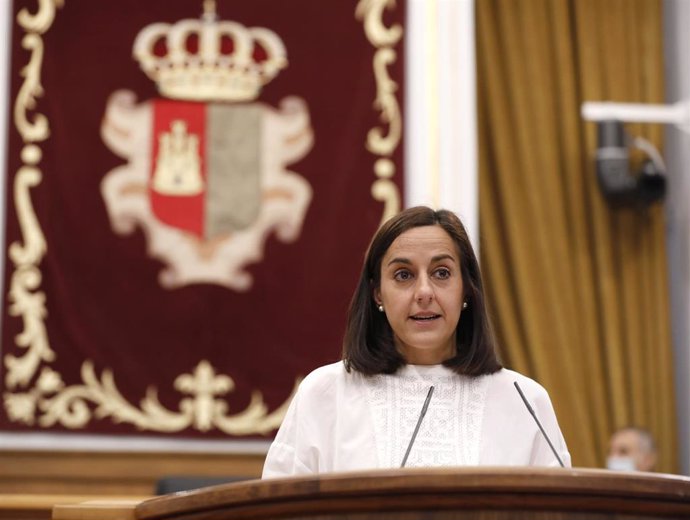 La diputada del PP María Roldán en el pleno de las Cortes