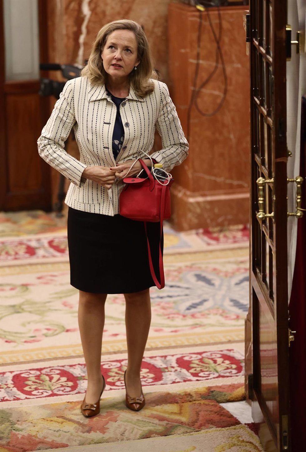 La vicepresidenta primera y ministra de Asuntos Económicos y Transformación Digital, Nadia Calviño, en una sesión plenaria, en el Congreso de los Diputados, a 26 de mayo de 2022, en Madrid (España). Durante el pleno, el Ejecutivo central debe responder 