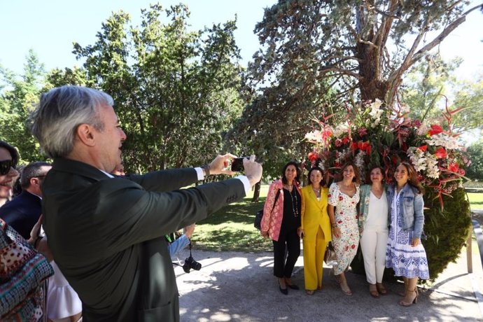 El alcalde de Zaragoza,. Jorge Azcón, durante la inauguración del festival #ZGZFlorece