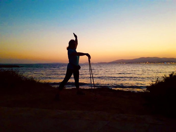 Archivo - Nordic Walking.