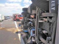 Herido el conductor de un camión tras volcar su vehículo en la A-7 a la altura de Totana (Murcia)