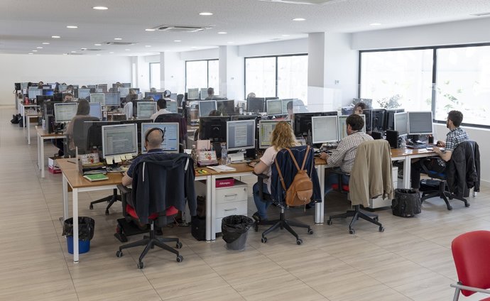 Plantilla de Unieléctrica.