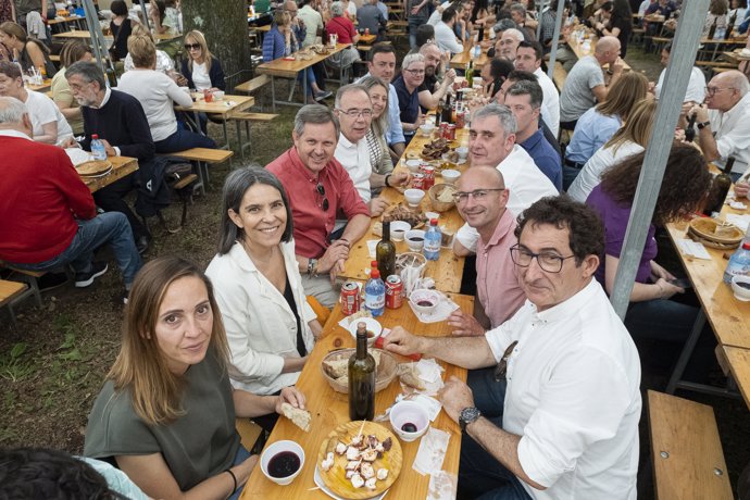 Formoso junto a más socialistas en las Fiestas de la Ascensión.