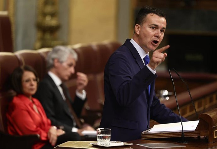 El portavoz del PSOE en el Congreso, Héctor Gómez, interviene en una sesión plenaria, en el Congreso de los Diputados, a 26 de mayo de 2022, en Madrid (España). 