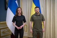 La primera ministra de Finlandia viaja a Ucrania y se reúne con Zelenski