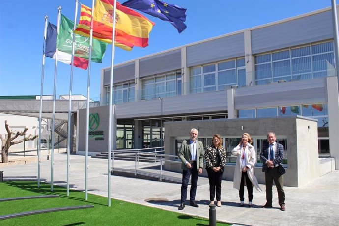 La delegada del Gobierno en Aragón visita las obras del complejo de economía circular de Sphere España