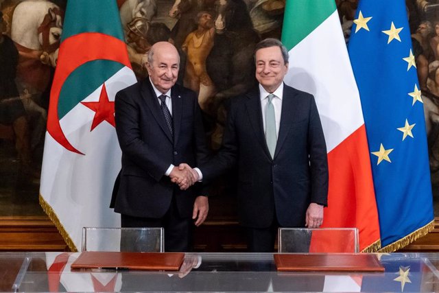 El primer ministro italiano, Mario Draghi, recibe al presidente argelino, Abdelmayid Tebune 