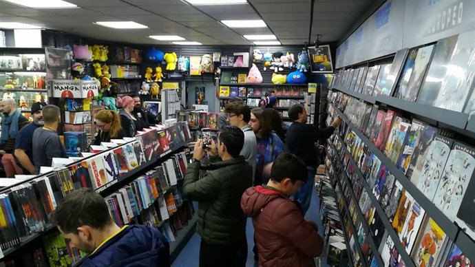 Archivo - Aficionados a los cómics en la tienda Nostromo