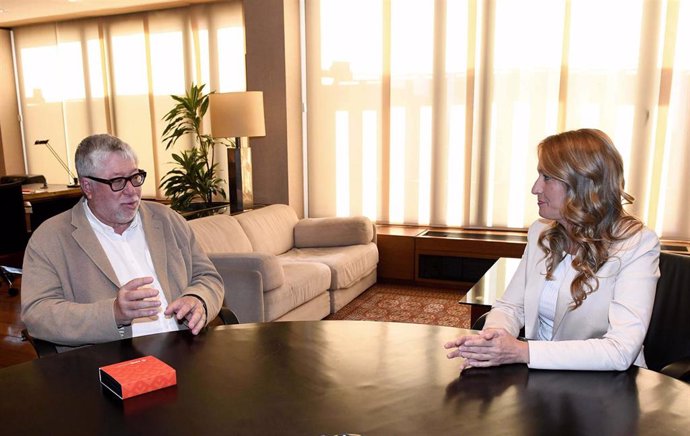 El vicepresidente ejecutivo del AMB, Antonio Balmón, en una reunión con la delegada del Gobierno en Catalunya, Maria Eugnia Gay