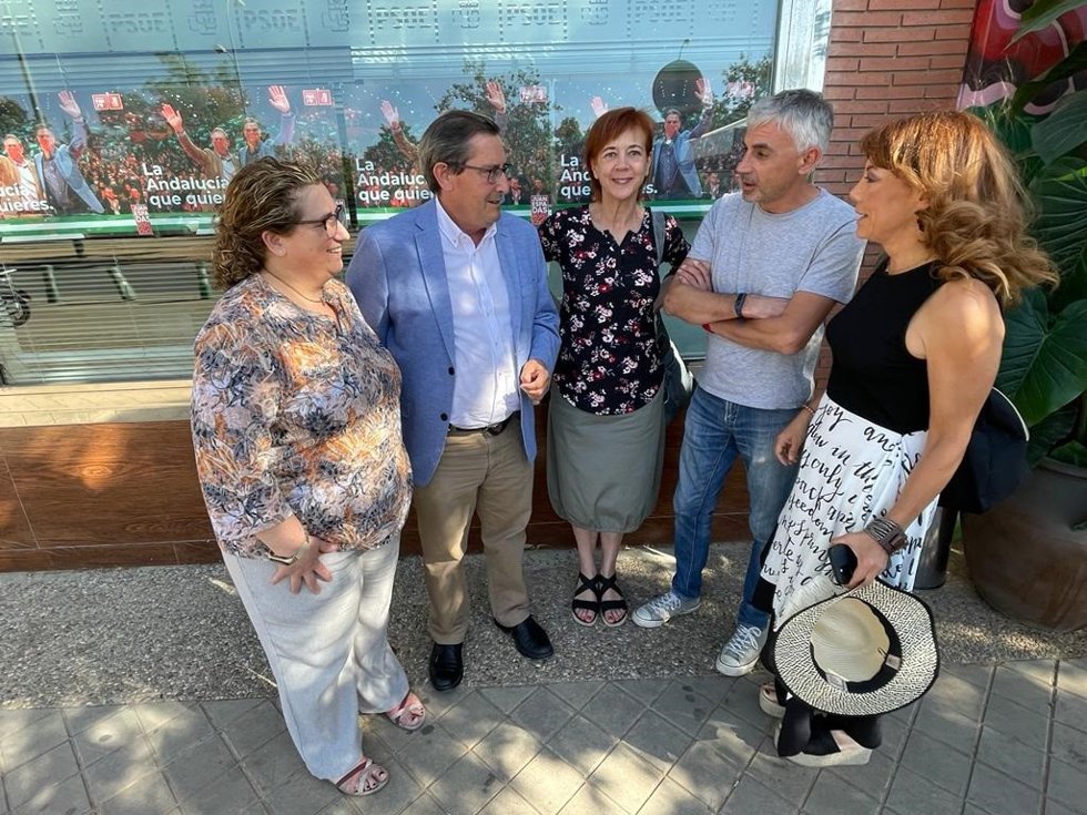 Encuentro del PSOE  de Granada, Pepe Entrena, con miembros del Comité de Empresa de Canal Sur radio y televisión en la provincia
