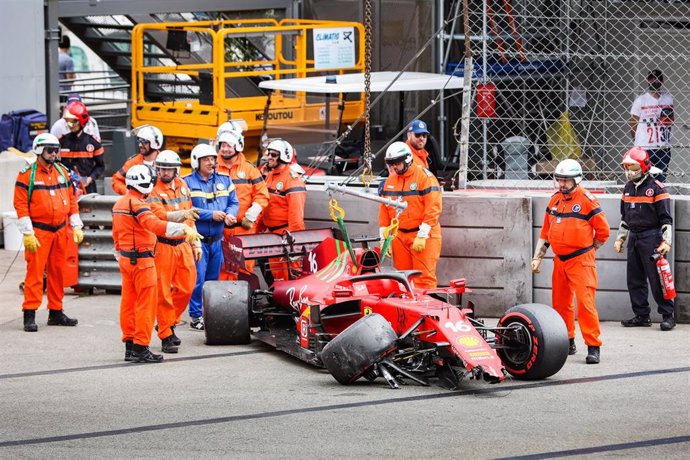 Archivo - El Ferrari de Charles Leclerc tras su accidente durante la calificación del Gran Premio de Mónaco 2022