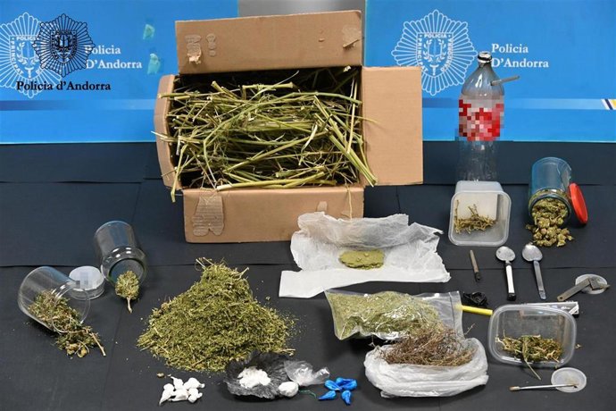 Drogas y material diverso decomisado en el marco de una operación a finales de noviembre del 2021.