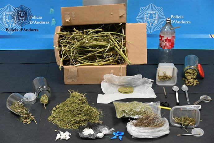 Drogues i material decomissat en una operació a Andorra