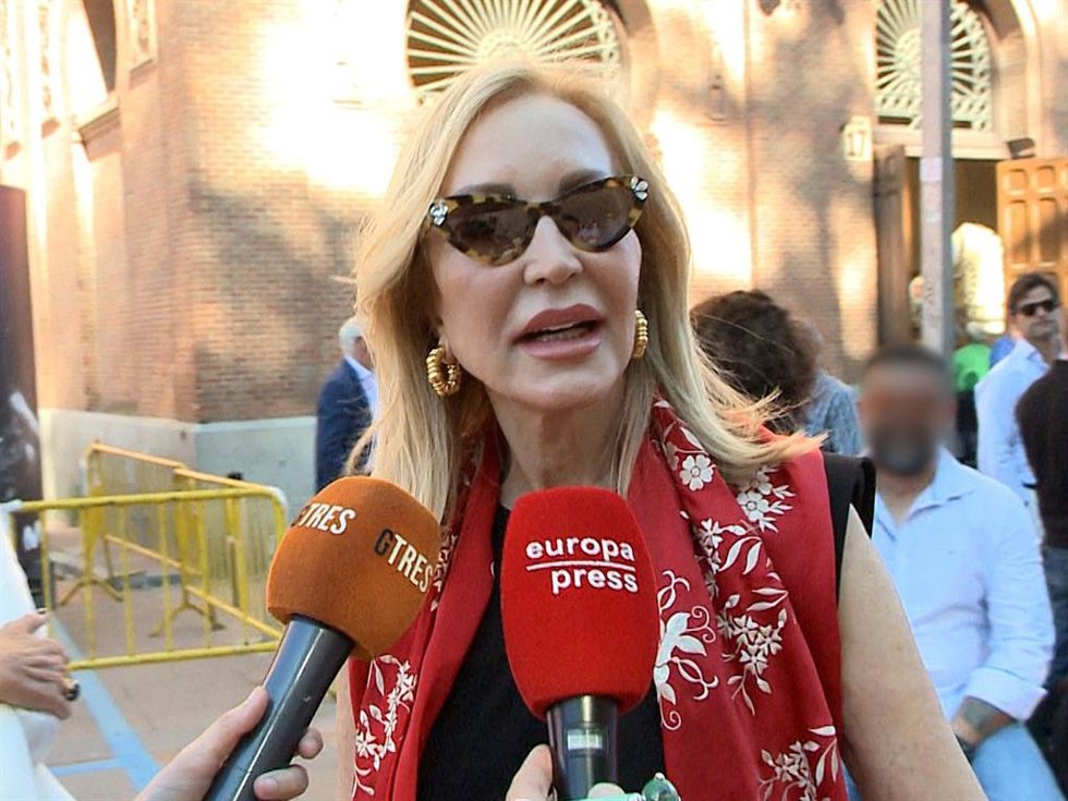 CARMEN LOMANA