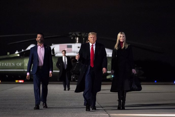 Donald Trump Jr, el expresidente Donald Trump, e Ivanka Trump.