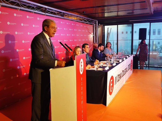 Velasco asegura que Andalucía se encuentra en mejor posición relativa para afrontar el panorama económico internacional