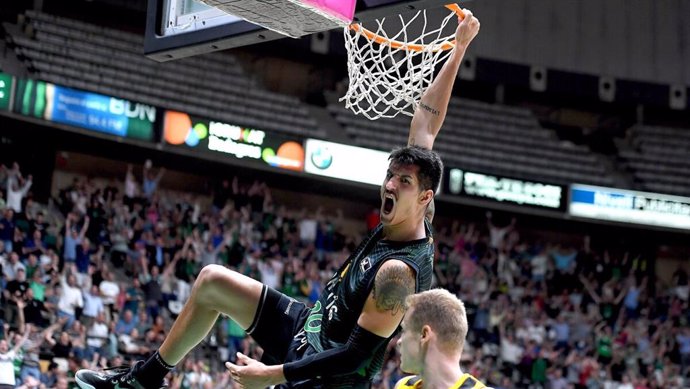 El Joventut aplasta al Lenovo Tenerife en el estreno de los playoffs de la Liga Endesa