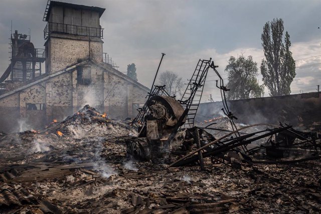 Ruinas de un silo de grano en la ciudad de Sivers'k en el Donbas el 25 de mayo. Foto: Alex Chan / Zuma Press / Contacto