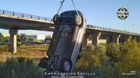Rescatado en Sevilla un conductor accidentado en la Ronda Norte que triplicaba el límite de alcoholemia