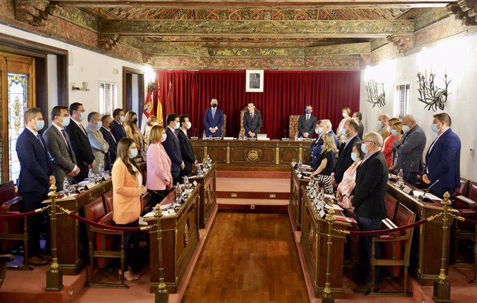 Minuto de silencio en el Pleno.