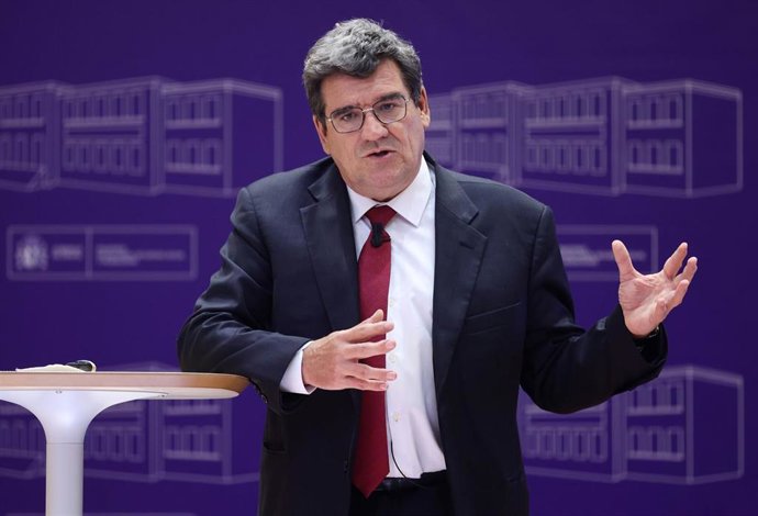 El ministro de Inclusión, Seguridad Social y Migraciones, José Luis Escrivá, presenta el avance de la estadística experimental de afiliación a la Seguridad Social del mes de mayo, en la sede del Ministerio, a 19 de mayo de 2022, en Madrid (España). Dura