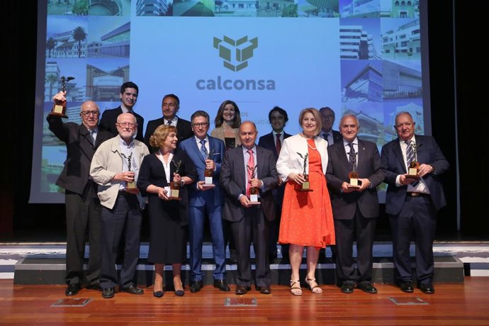 La ingeniería sevillana Calconsa, especializada en la consultoría de estructuras, ha celebrado su 45 aniversario realizando un reconocimiento a trabajadores con más de 25 años en la empresa.